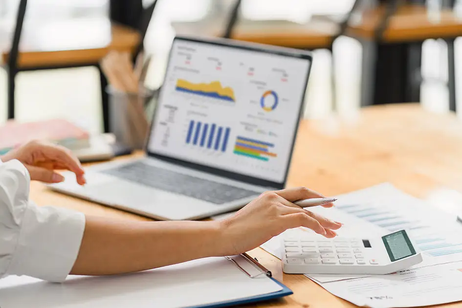 Ausrechnen von Kosten mit dem Laptop