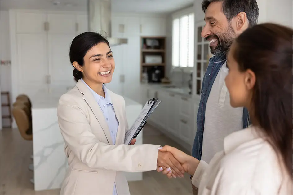 Kaufvertrag Immobilie wird unterschrieben